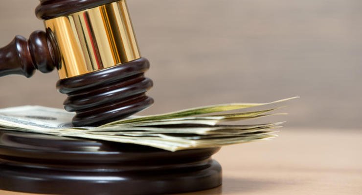 Суддя із Сєвєродонецька отримав суворий вирок за отриманий хабар у 4000 доларів