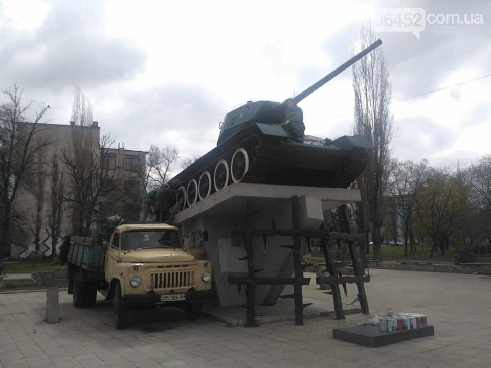 В Северодонецке обновляют танк Т-34 (фото), фото-2 В Северодонецке обновляют танк Т-34 (фото), фото-2