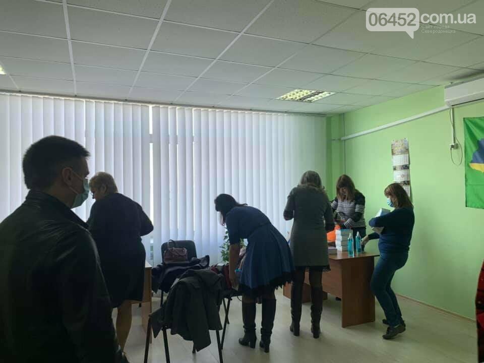 В Северодонецк депутаты привезли защитные маски и дезинфек..., фото-2 В Северодонецк депутаты привезли защитные маски и дезинфекторы, фото-2