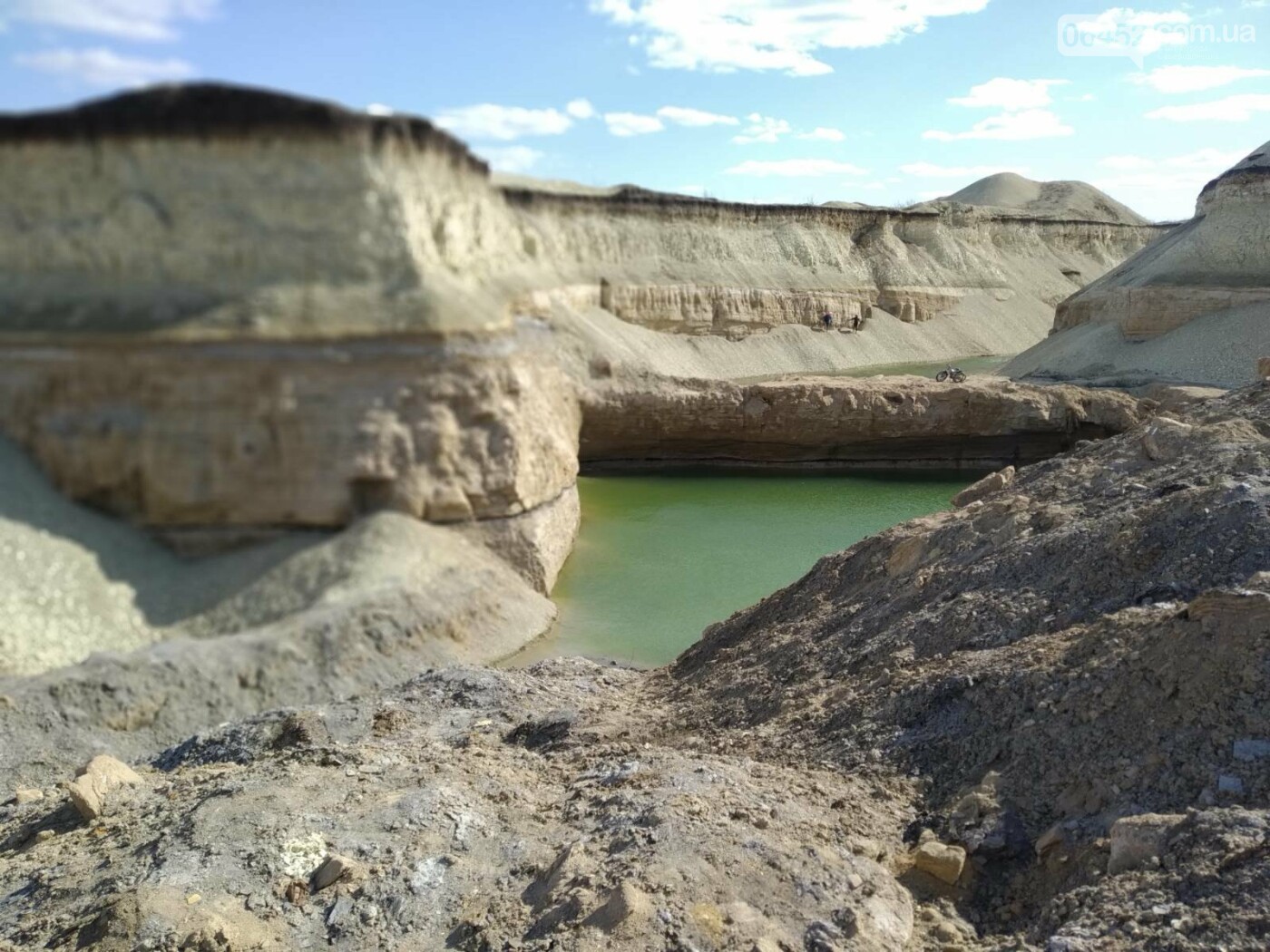 На Луганщине нелегальная копанка превратилась в ландшафтную..., фото-2 На Луганщине нелегальная копанка превратилась в ландшафтную достопримечательность, фото-2