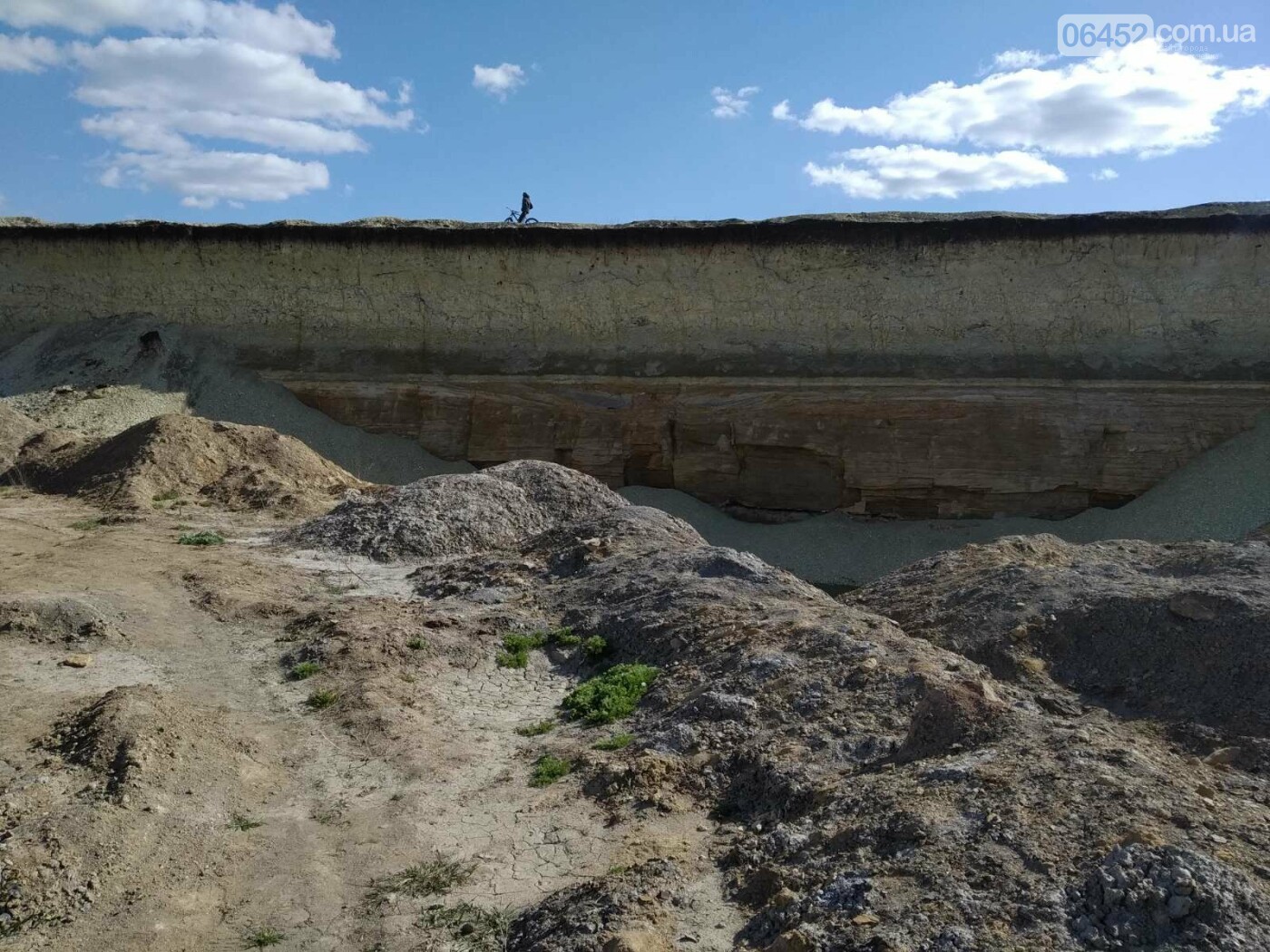 На Луганщине нелегальная копанка превратилась в ландшафтную..., фото-3 На Луганщине нелегальная копанка превратилась в ландшафтную достопримечательность, фото-3
