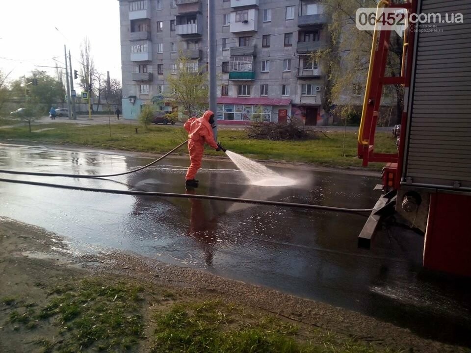 В Северодонецке дезинфицируют улицы, фото-1 В Северодонецке дезинфицируют улицы, фото-1