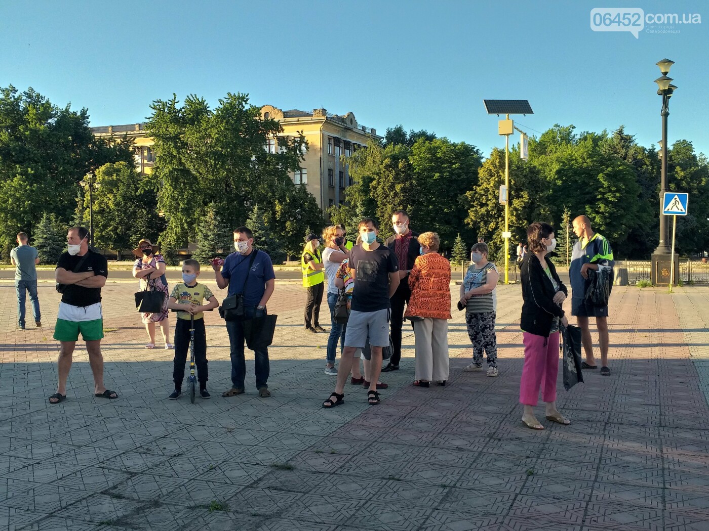 В Лисичанске состоялся митинг против бездеятельности городс..., фото-1 В Лисичанске состоялся митинг против бездеятельности городской власти, фото-1