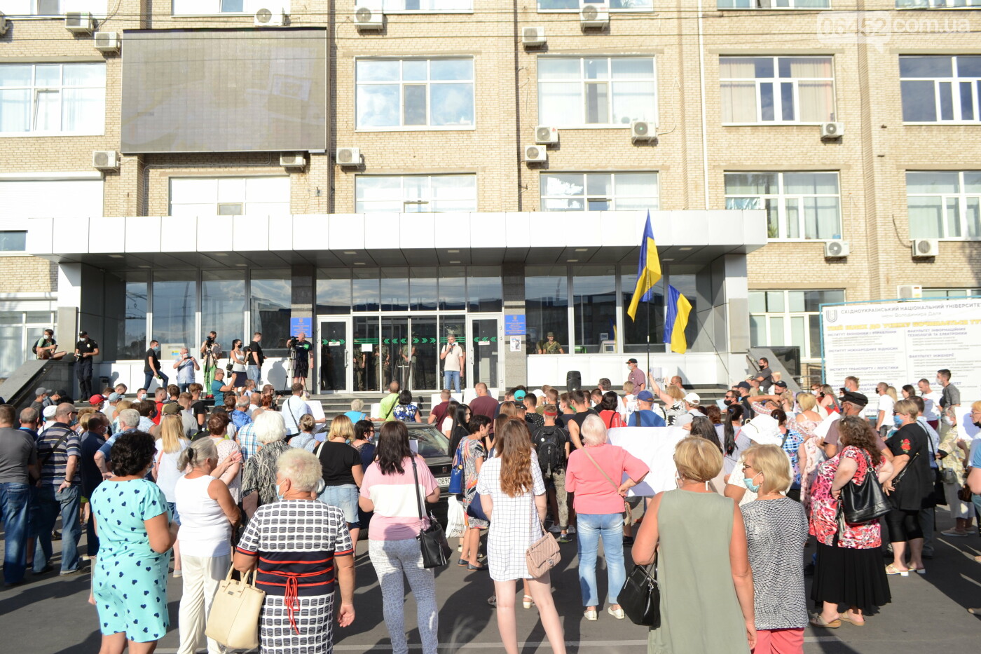 Луганщина митингует: в Северодонецке требовали местных выб..., фото-12 Луганщина митингует: в Северодонецке требовали местных выборов и увольнения главы области ( фото, видео) , фото-12