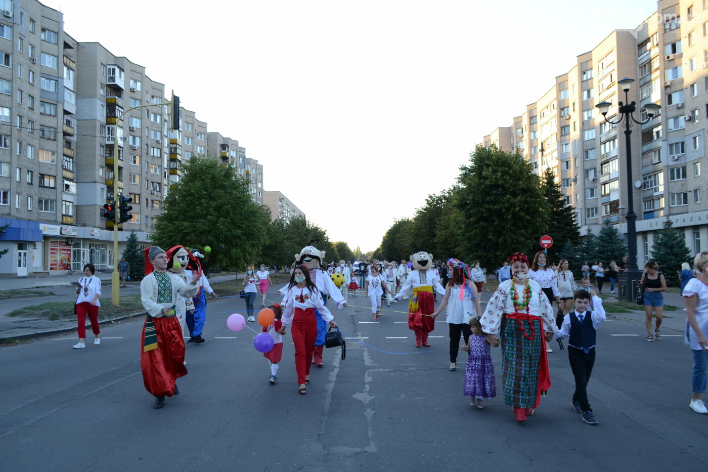 На Луганщине состоялся парад вышиванок (фото) , фото-1 На Луганщине состоялся парад вышиванок (фото) , фото-1