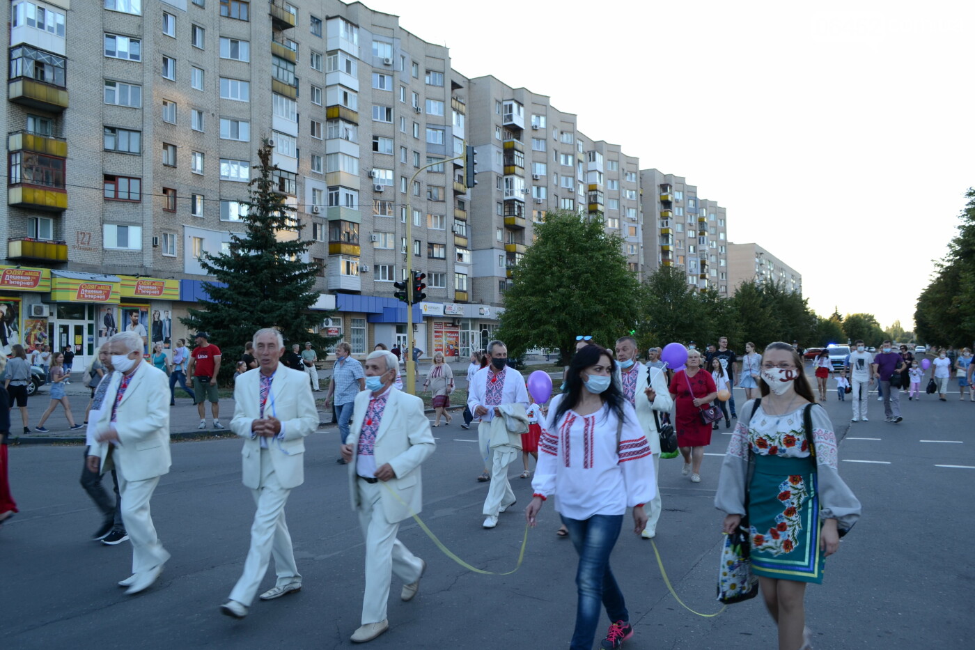 На Луганщине состоялся парад вышиванок (фото) , фото-2 На Луганщине состоялся парад вышиванок (фото) , фото-2
