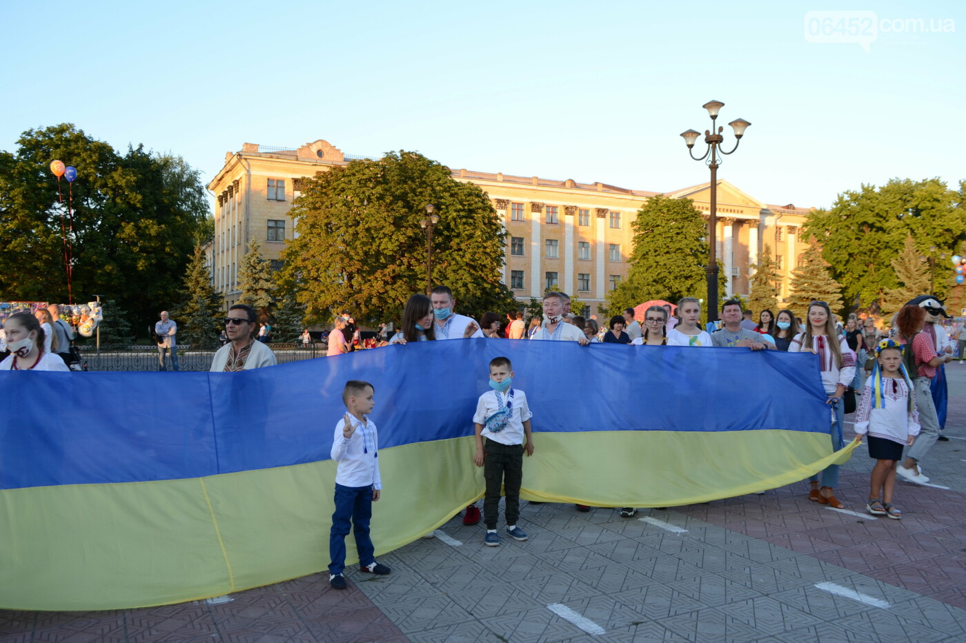 На Луганщине состоялся парад вышиванок (фото) , фото-8 На Луганщине состоялся парад вышиванок (фото) , фото-8