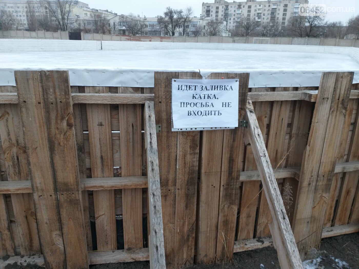 В Северодонецке готовят к открытию ледовый каток под открыт..., фото-1 В Северодонецке готовят к открытию ледовый каток под открытым небом (фото) , фото-1