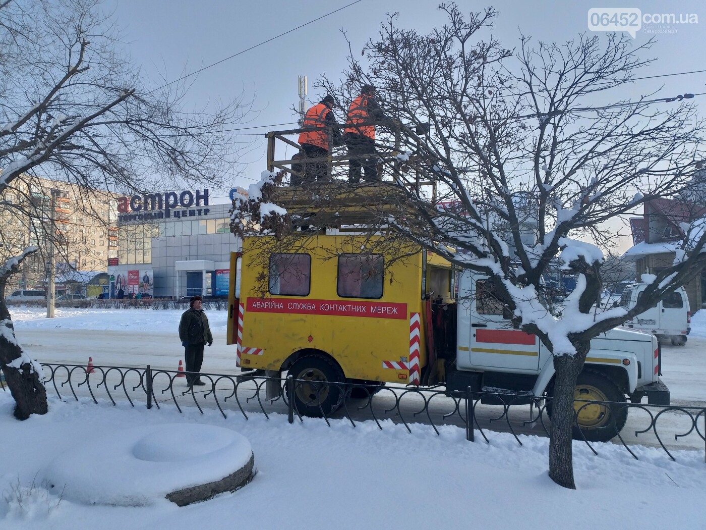 В Северодонецке сильные морозы стали причиной обрыва тролле..., фото-2 В Северодонецке сильные морозы стали причиной обрыва троллейбусных проводов (фото,видео) , фото-2