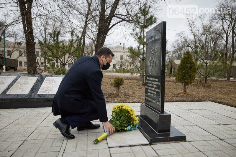Президент Украины в Северодонецке вакцинировался от коронав..., фото-2 Президент Украины в Северодонецке вакцинировался от коронавируса (фото, видео) , фото-2