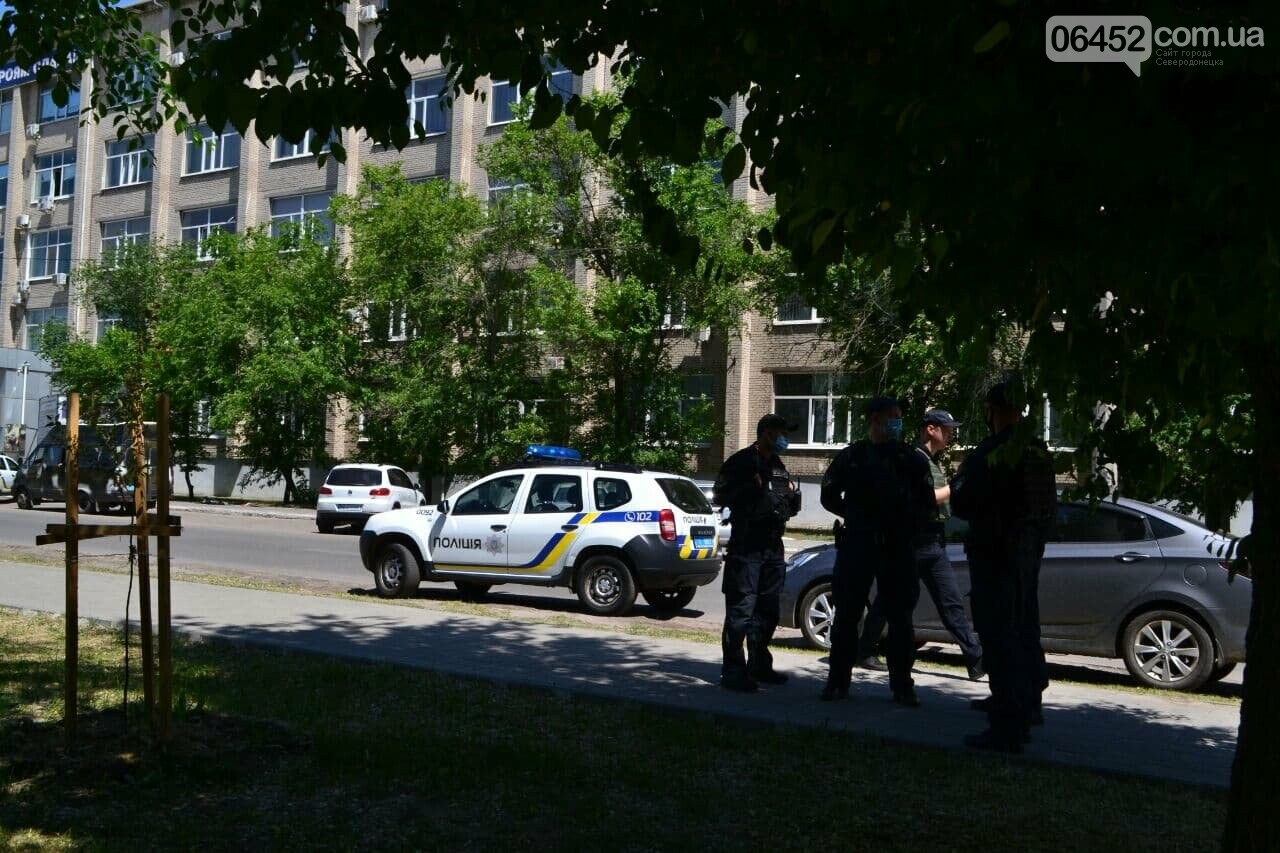 В Северодонецке неизвестный сообщил о минировании корпусов..., фото-7 В Северодонецке неизвестный сообщил о минировании корпусов двух университетов (фото), фото-7