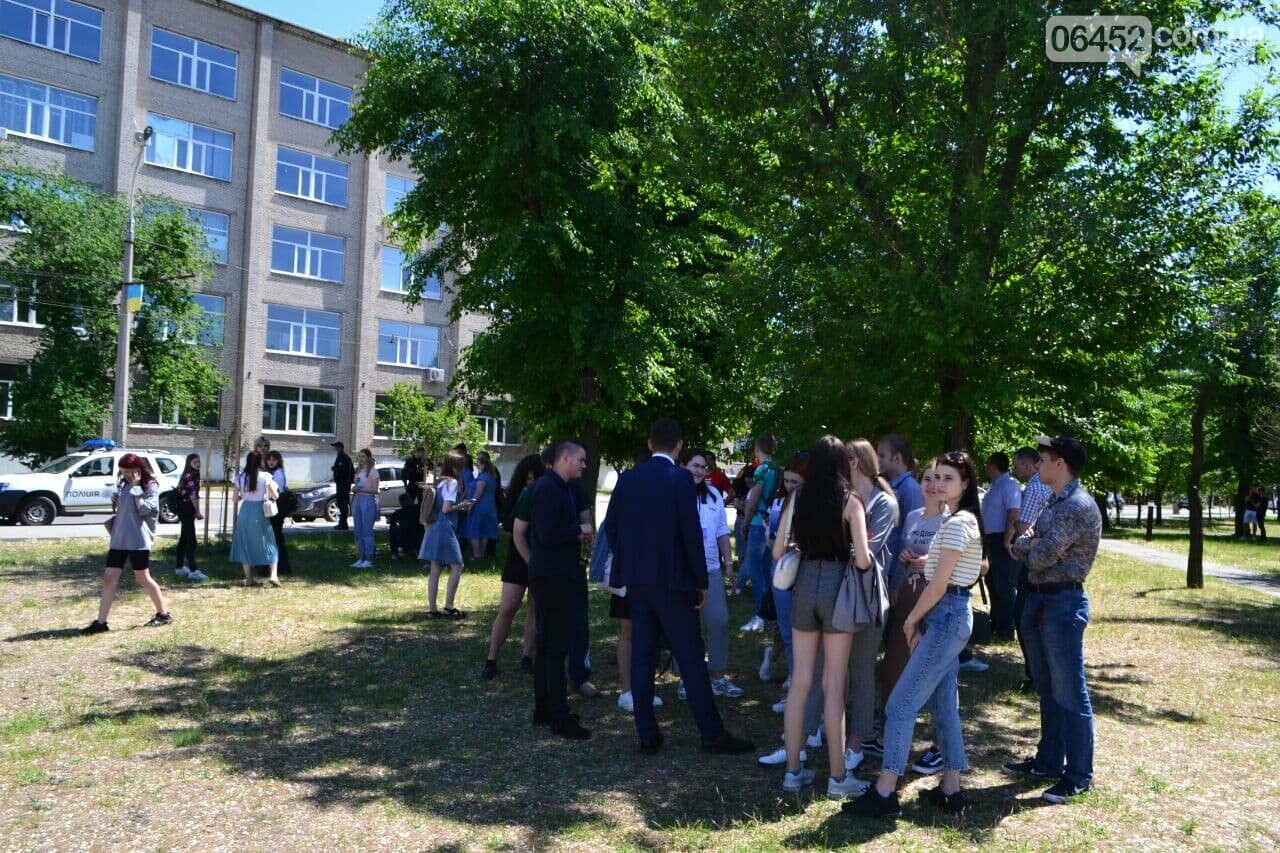 В Северодонецке неизвестный сообщил о минировании корпусов..., фото-14 В Северодонецке неизвестный сообщил о минировании корпусов двух университетов (фото), фото-14
