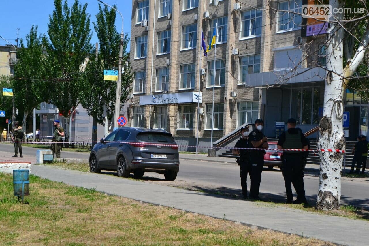 В Северодонецке неизвестный сообщил о минировании корпусов..., фото-6 В Северодонецке неизвестный сообщил о минировании корпусов двух университетов (фото), фото-6