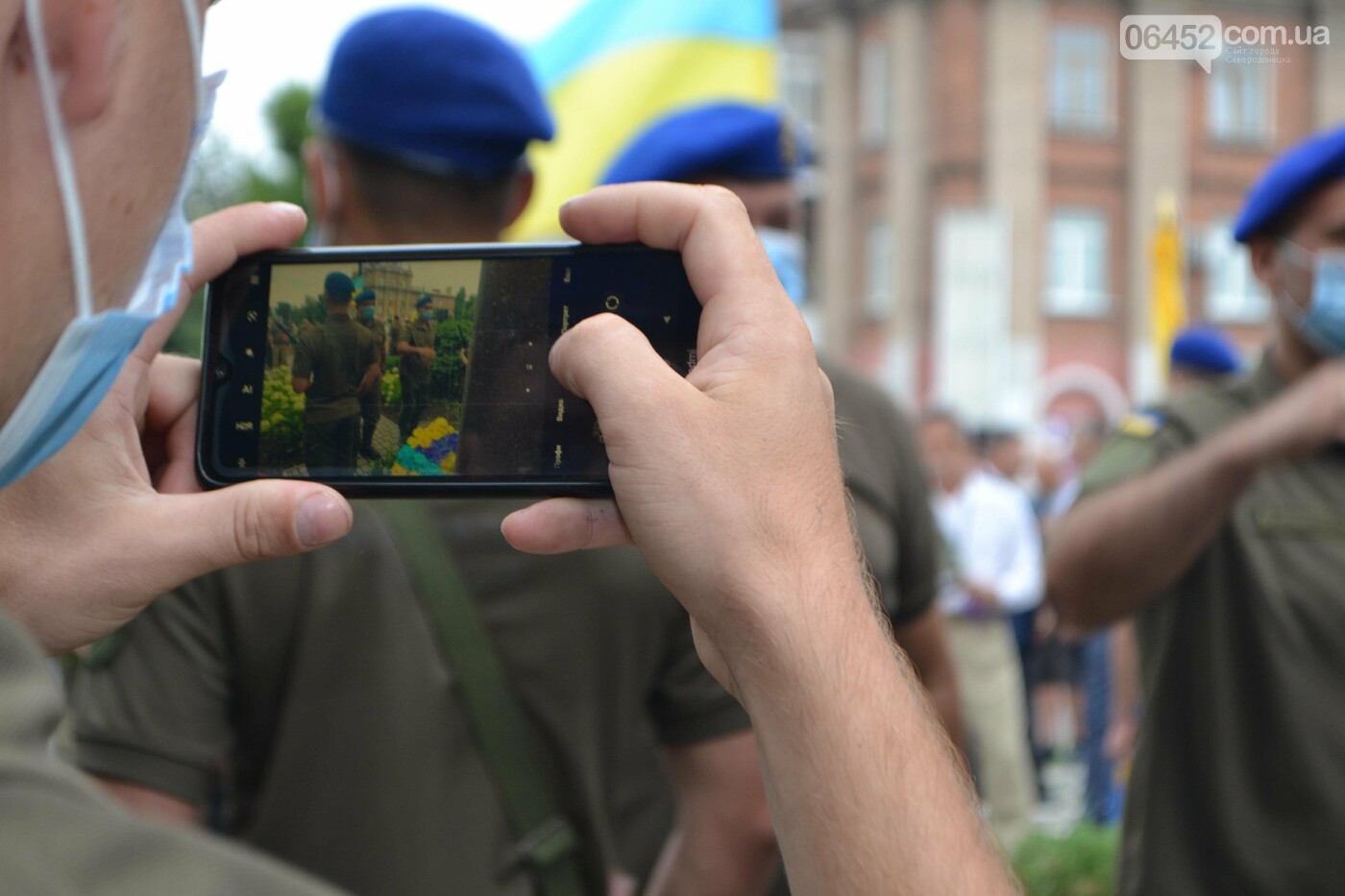 В Северодонецке День освобождения города начали с открытия мемориальной доски (фото) , фото-33