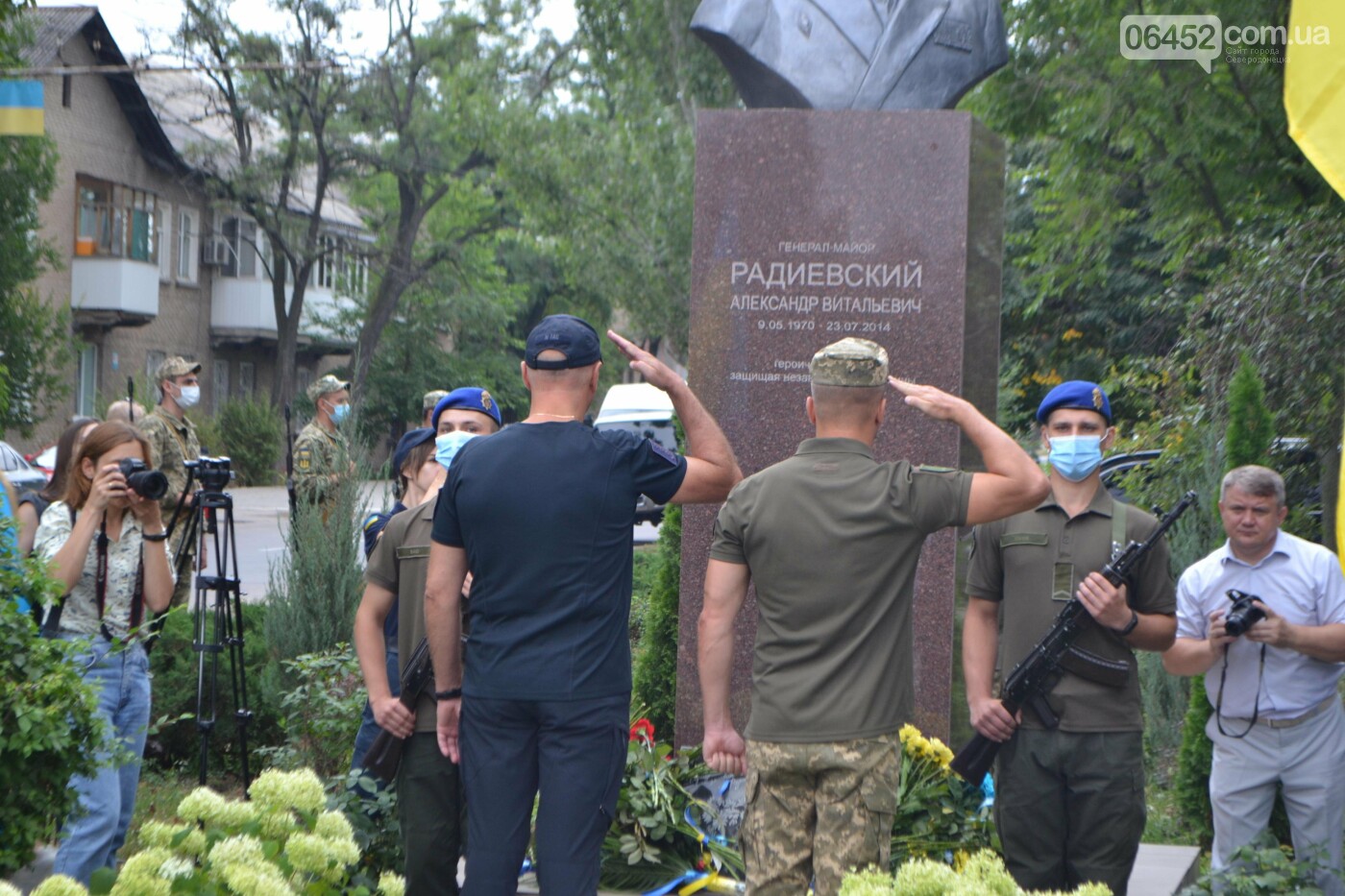 В Северодонецке День освобождения города начали с открытия мемориальной доски (фото) , фото-37
