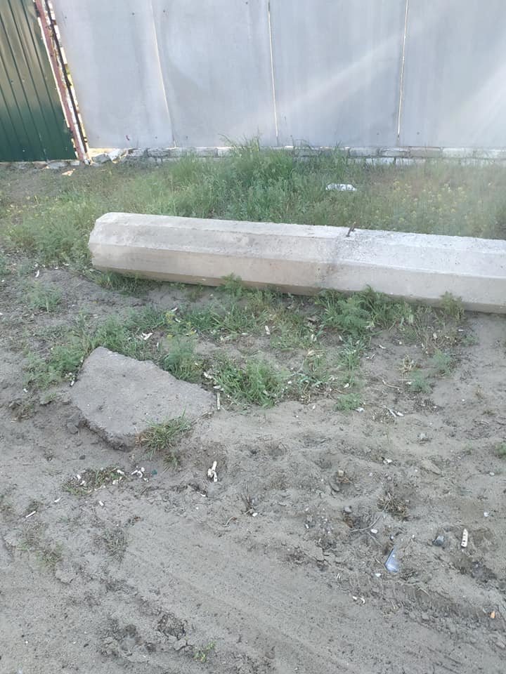 В Северодонецке устанавливают "опасные" столбы, фото-1 В Северодонецке устанавливают "опасные" столбы, фото-1