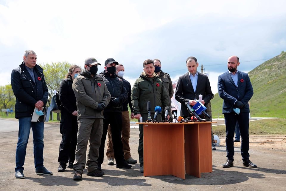 Президент Украины проинспектировал ремонт дороги в Луганск..., фото-4 Президент Украины проинспектировал ремонт дороги в Луганской области, фото-4