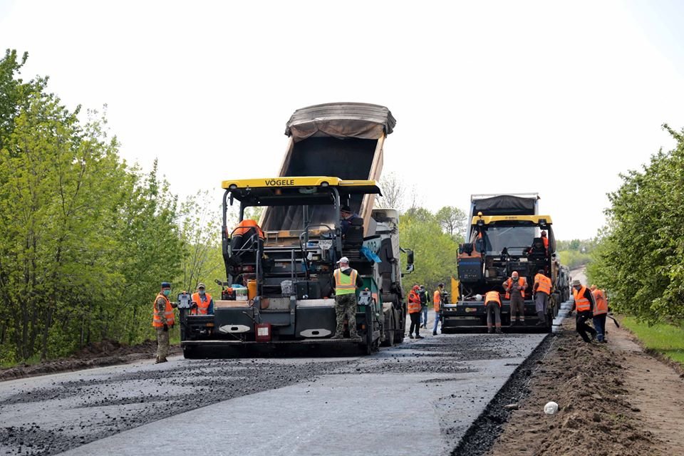 Президент Украины проинспектировал ремонт дороги в Луганск..., фото-3 Президент Украины проинспектировал ремонт дороги в Луганской области, фото-3
