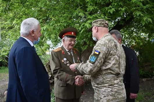 В Северодонецке 130 ветеранов получили подарки, фото-2 В Северодонецке 130 ветеранов получили подарки, фото-2
