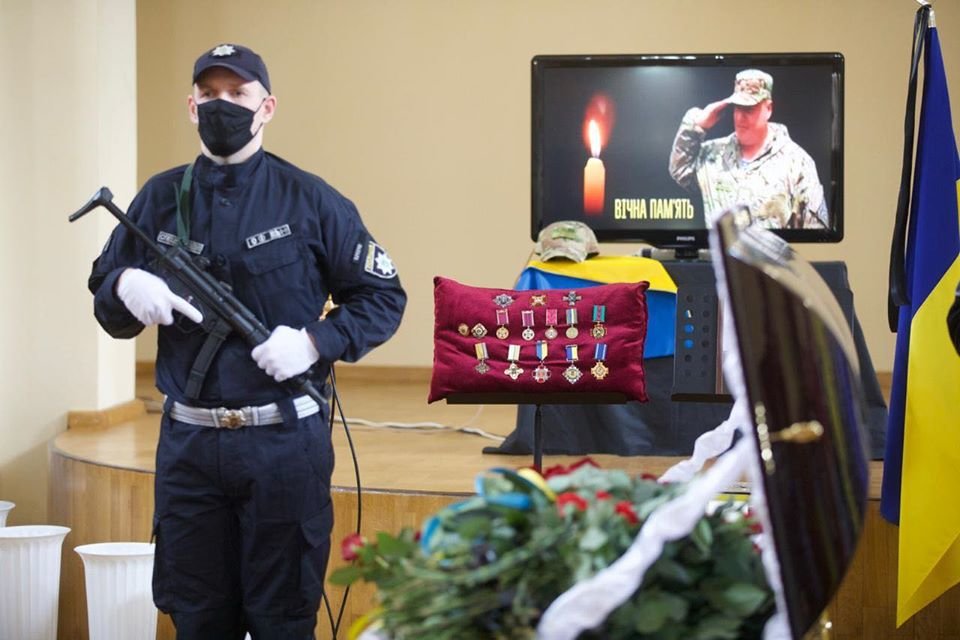 В Северодонецке прощаются с погибшим комбатом Сергеем Губа..., фото-2 В Северодонецке прощаются с погибшим комбатом Сергеем Губановым, фото-2