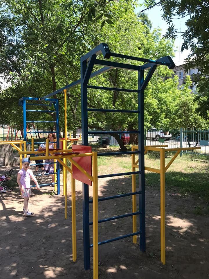 В Северодонецке продолжаются работы по установке детских п..., фото-2 В Северодонецке продолжаются работы по установке детских площадок, фото-2