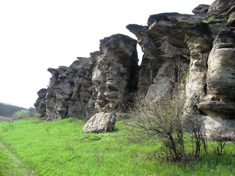 Скалы за пгт Ящиково. Фото из открытых источников Скалы за пгт Ящиково. Фото из открытых источников