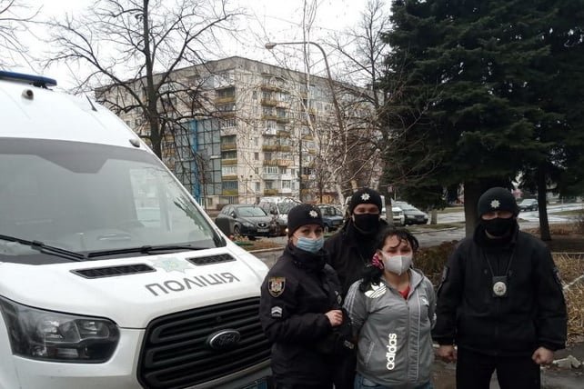 На Луганщине задержали рецидивистку которая избила металлической трубой пожилого мужчину