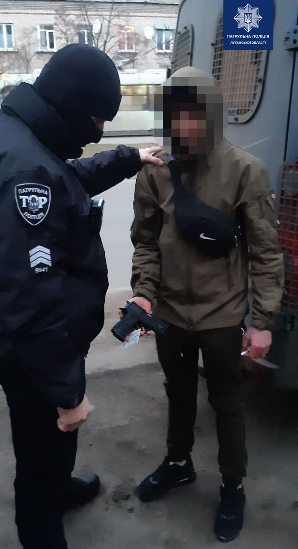 У северодончанина обнаружили пистолет и наркотики