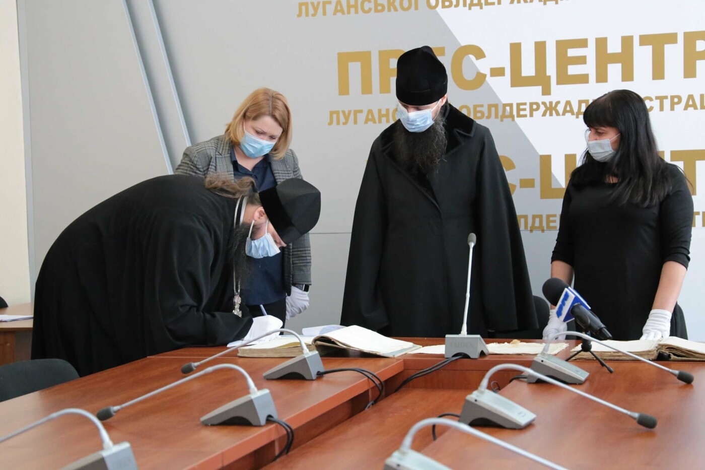 В архив Луганщины попали три исторические книги 19 века