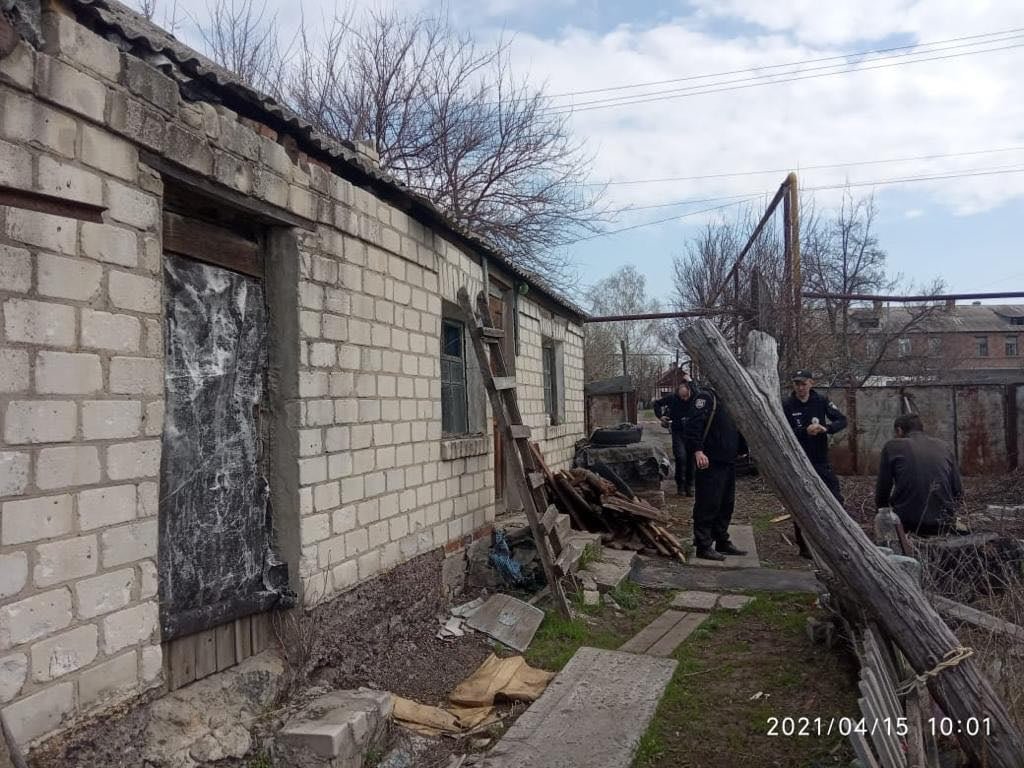 Полицейские на Луганщине случайно обнаружили два трупа в доме бывшего осужденного, фото-4