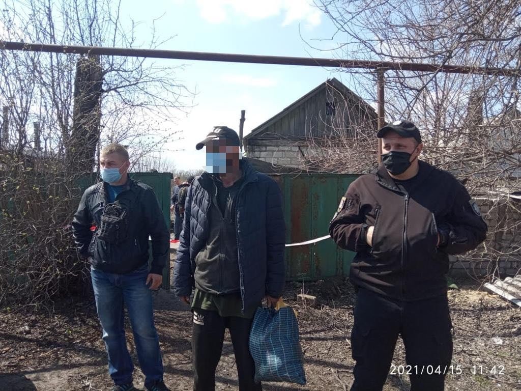 Полицейские на Луганщине случайно обнаружили два трупа в доме бывшего осужденного, фото-1