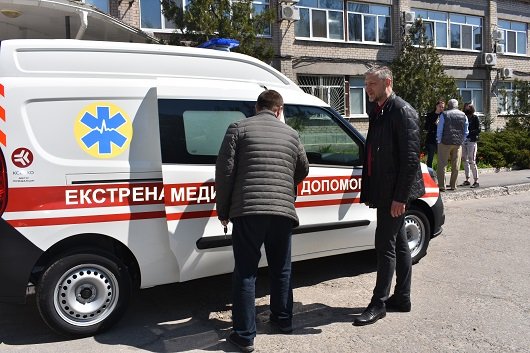 Северодонецка больница пополнилась собственным спецавтомобилем скорой помощи, фото-2