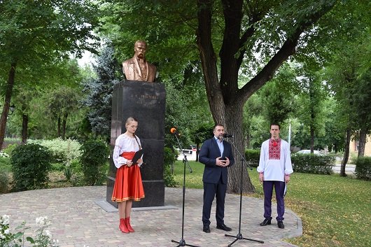 День Конституции в Северодонецке: церемония возложения цветов к памятникам Шевченко и Франко, фото-7