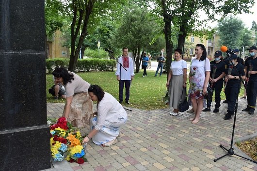 День Конституции в Северодонецке: церемония возложения цветов к памятникам Шевченко и Франко, фото-11