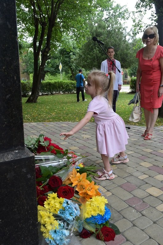 День Конституции в Северодонецке: церемония возложения цветов к памятникам Шевченко и Франко, фото-13