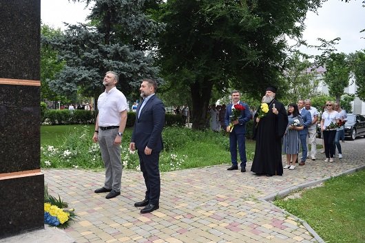 День Конституции в Северодонецке: церемония возложения цветов к памятникам Шевченко и Франко, фото-9