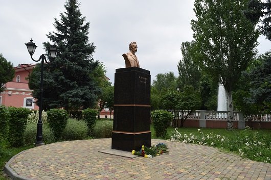День Конституции в Северодонецке: церемония возложения цветов к памятникам Шевченко и Франко, фото-2