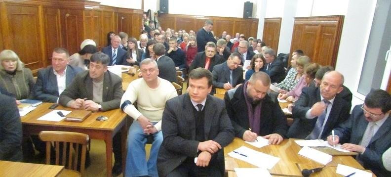 Председателем комиссии по промышленности, транспорту и связи избран... Председателем комиссии по промышленности, транспорту и связи избрана Лариса Летучая, Вадим Максимов