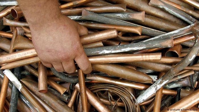 На Луганщине патрульные задержали 25-летнего "охотника" за цветным... На Луганщине патрульные задержали 25-летнего "охотника" за цветным металлом