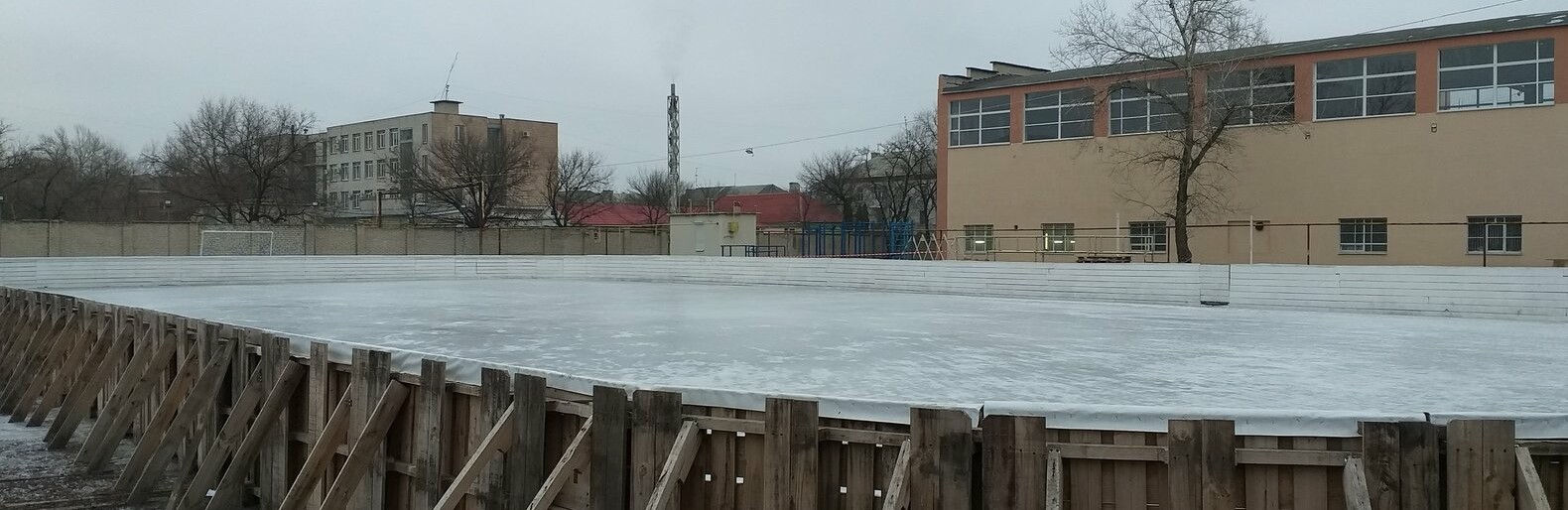 В Северодонецке готовят к открытию ледовый каток под открытым небом... В Северодонецке готовят к открытию ледовый каток под открытым небом , Антон Малиновский